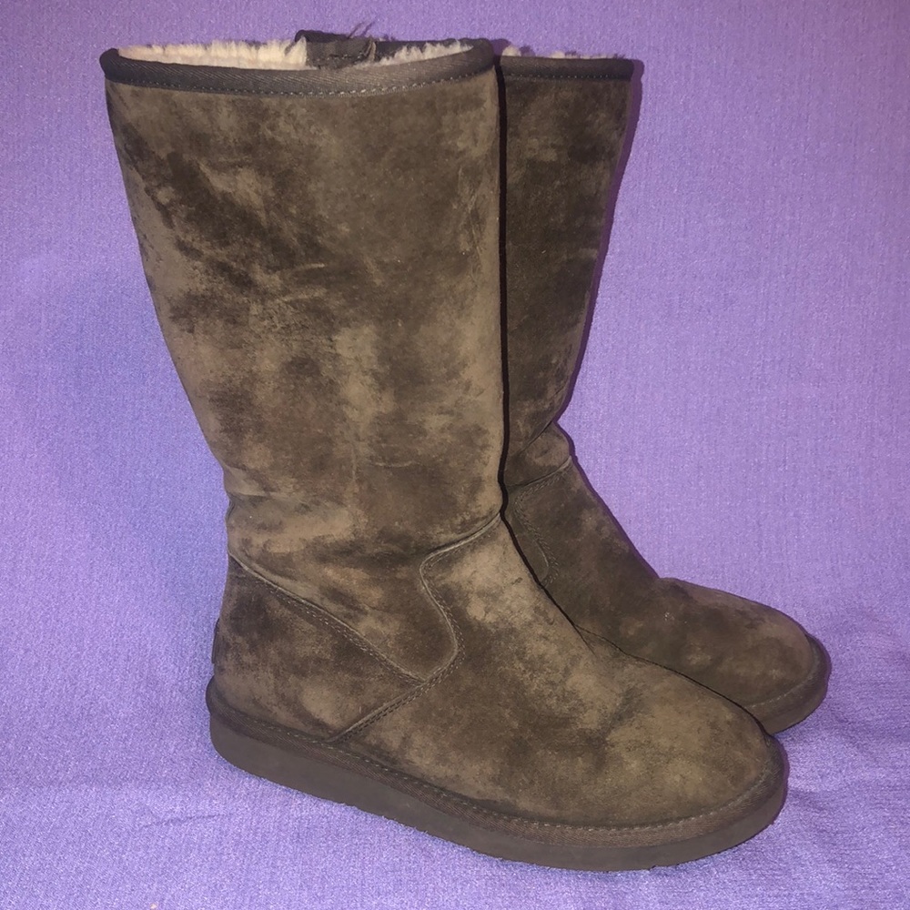 Used Women’s UGG Sumner Brown Boots Size 8.